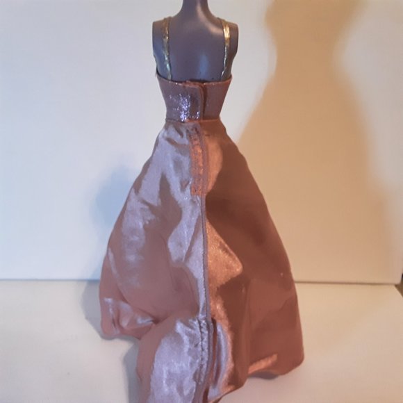 Barbie Fashion Show Teresa 2004 - Picture 7 of 9